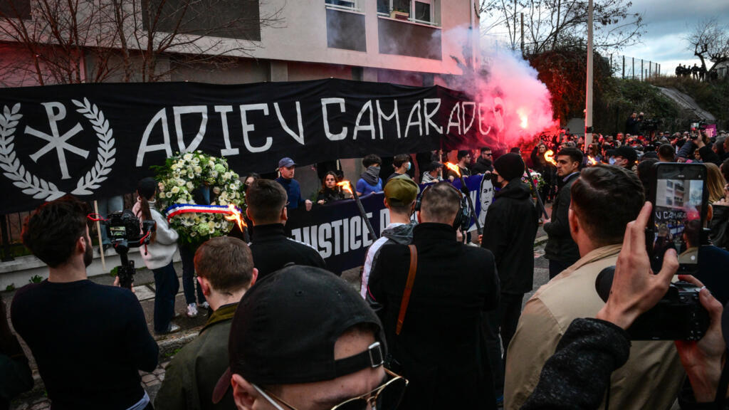 В Лионе на марше памяти убитого крайне правого активиста заметили нацистские приветствия